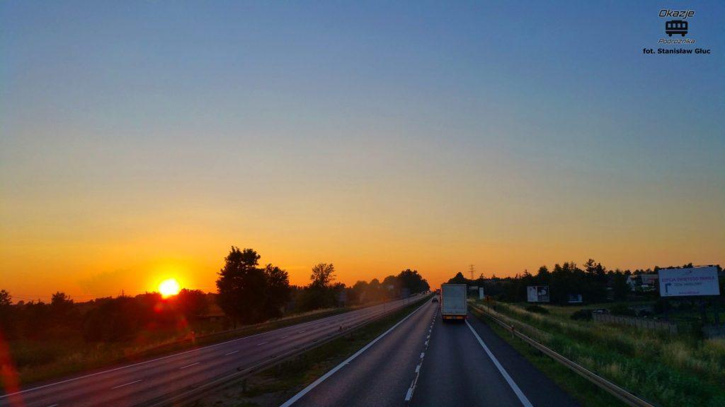 Dziecko moje nie może się nadziwić widokom za oknem.