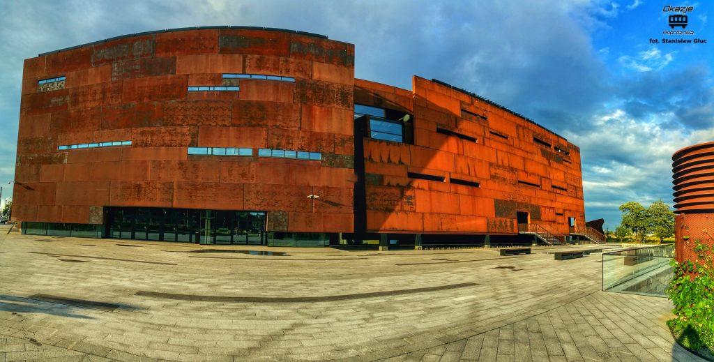 Tutaj zadzwonił do mnie znajomy, który zabrał nas do drugiego muzeum, więc musieliśmy się wrócić i udać w kierunku Stoczni Gdańskiej, która była kolebką Solidarności.