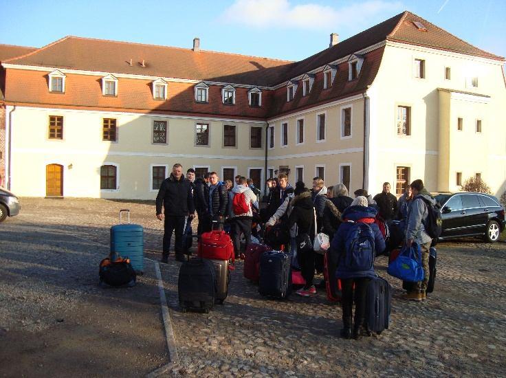 W projekcie uczestniczy grupa 24 uczniów ucząca się zawodów: operator obrabiarek skrawających, mechanik pojazdów samochodowych, fryzjer, kucharz i sprzedawca.