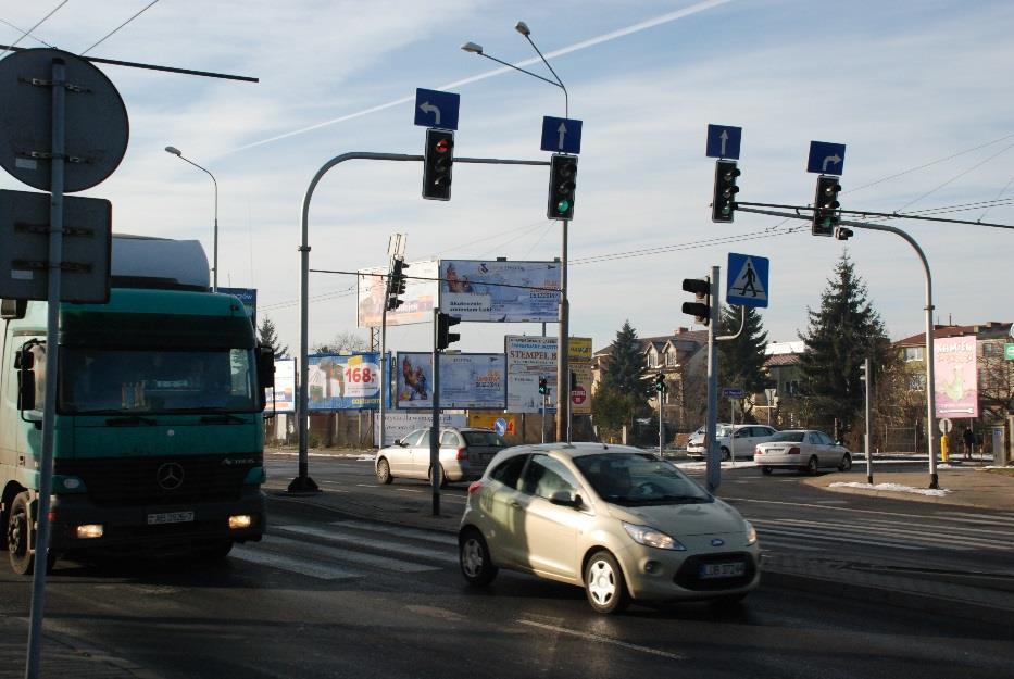 Format: 6 x 3 Typ: premium Oświetlenie: lampy osiedlowe Miasto: Lublin Usytuowanie: skrzyżowanie, droga krajowa 19 Opis: - przy bardzo ruchliwym skrzyżowaniu ze światłami al. Kraśnicka/ul. Parysa/ul.