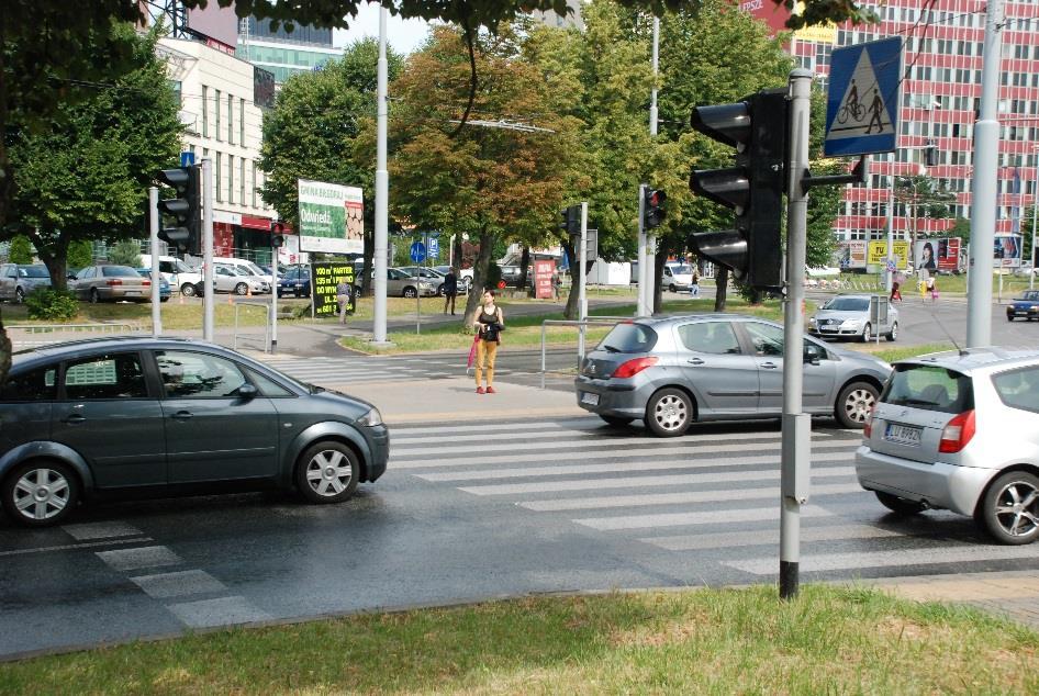 Format: 5,04 x 2,38 Typ: standard Oświetlenie: lampy uliczne Miasto: Lublin Usytuowanie: rondo ze światłami Opis: - tablica bezpośrednio przy rondzie ze światłami - widoczność ze wszystkich najazdów