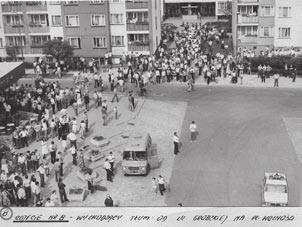 pomniku Pamięci Ofiar Lubina 82.