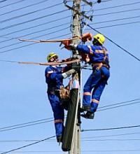 Urządzenia energetyczne świadectwa kwalifikacyjne Osoby zajmujące się eksploatacją sieci oraz urządzeń i instalacji energetycznych mają obowiązek posiadania odpowiednich świadectw kwalifikacyjnych,