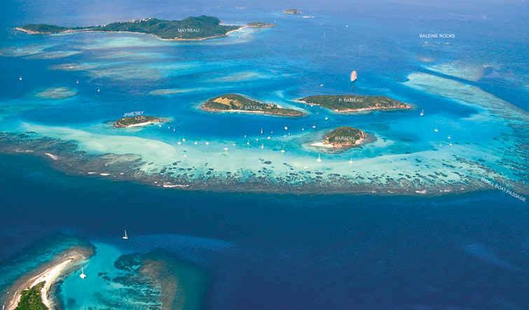 GRENADYNY TOBAGO CAYS MARINA PARK Bezludne wysepki formują rodzaj niewielkiego atolu otaczając łańcuchem lagunę.