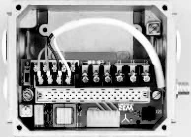 4 Budowa urządzenia Falownik MOVIMOT (ze zintegrowanym złączem AS-interface) 4.3 Falownik MOVIMOT (ze zintegrowanym złączem AS-interface) 5 1 2 3 4 6 7 8 9 1 11 12 13 14 15 16 17 18 19 2 21 6413AXX 1.