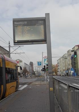 Wadą tych rozwiązań jest brak lub niejednoznaczność pól uwagi informujących o możliwości zmiany kierunku ruchu oraz w przypadku szyny - brak pasów ostrzegawczych.