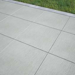 warstwy. Zaprawa klejowa powinna być równomiernie rozprowadzona zarówno na betonowej powierzchni jak i na płytach.