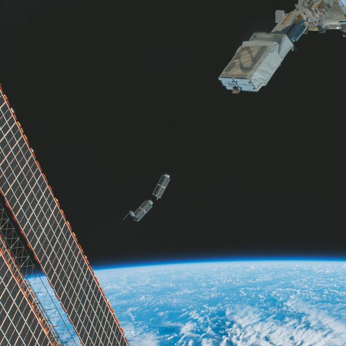 CubeSat Czym jest CubeSat? Zarówno PW-Sat, jak i PW-Sat2 to satelity typu CubeSat (od angielskiego cube sześcian). Jest to standard dla satelitów tworzonych m.