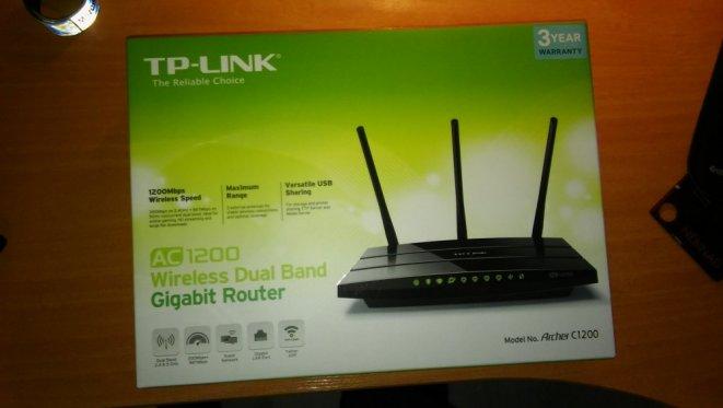 Data publikacji : 21.09.2017 Test TP-Link AC1200 Router TP-Link Archer C1200 jest konstrukcją bardzo z wyglądu nawiązującą do innych routerów tej firmy.