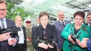 Instytucjonalne wsparcie promocji przykład eksportu uzbrojenia Polskie MSZ prowadzi działania polegające m.in.