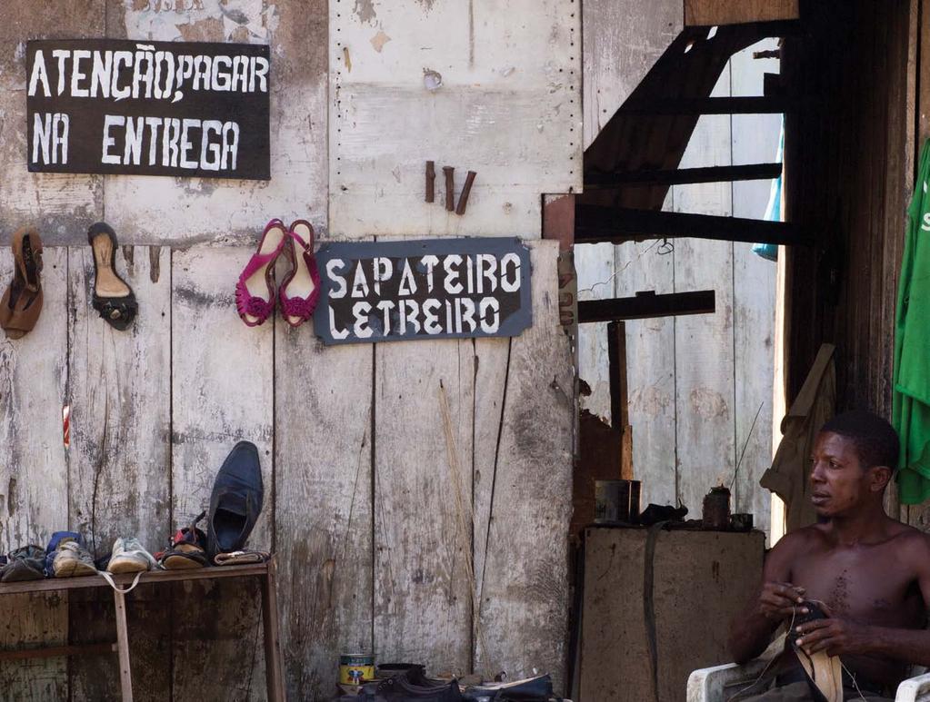 208_Szewc Sapateiro A shoe repairer s workshop São Tomé