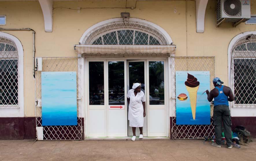 Należy pamiętać, że São Tomé nie jest wielkim miastem, więc spotkanie artystów przy pracy było nieuniknione.