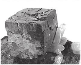 Metodické poznámky pre učiteľa: Kryštalizácia kamennej soli je pokus veľmi jednoduchý a názorný, ale je vhodný na dlhodobejšie pozorovanie.