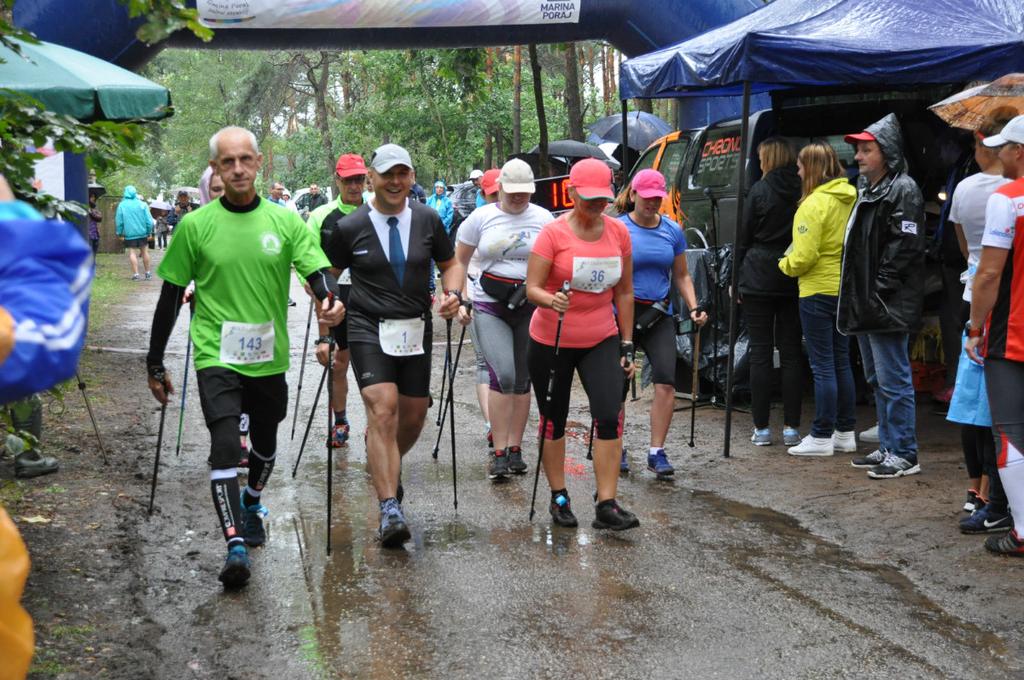Fot.: Jolanta Lisowska, UG Poraj Oprócz biegu na 12,5 km odbył się Marsz Nordic Walking na 12,5 km, wyścig na 5 km oraz bieg dla dzieci Biuro zawodów od