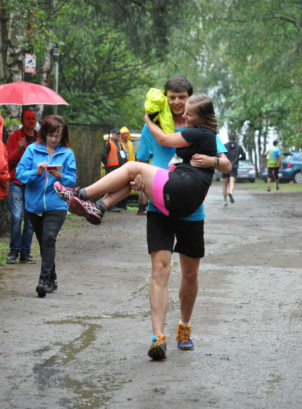 Fot.: Jolanta Lisowska, UG Poraj Wszyscy szczęśliwie ukończyli wyścigi - niektórzy nawet na silnych rękach znajomego.