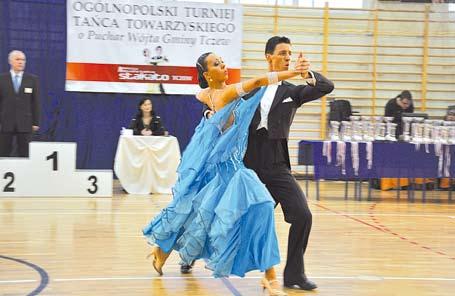 Pary taneczne zaprezentowały się w tańcach standardowych i latynoamerykańskich.