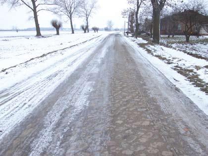 str. 8 Drogi Wójt Gminy Tczew ogłosił przetarg na wykonanie cząstkowych remontów dróg na tzw. pozimowe łatanie dziur. Na ten cel zaplanowana jest kwota 400 tyś zł.