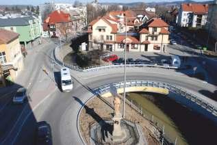 1 Rozwój infrastruktury drogowej, Schemat C: Drogi powiatowe. Powstałe rondo wchłonęło dwa sąsiadujące ze sobą skrzyżowania: skrzyżowanie ulicy Słowackiego z ul.