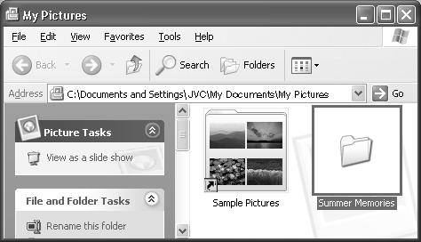 [MISC]: Zawiera foldery z danymi konfiguracyjnymi DPOF [NAVI]: Zawiera foldery z danymi do nawigacji Folder [NAVI] jest wyświetlany tylko wówczas, gdy kamera jest wyposażona w funkcję NAVIGATION.