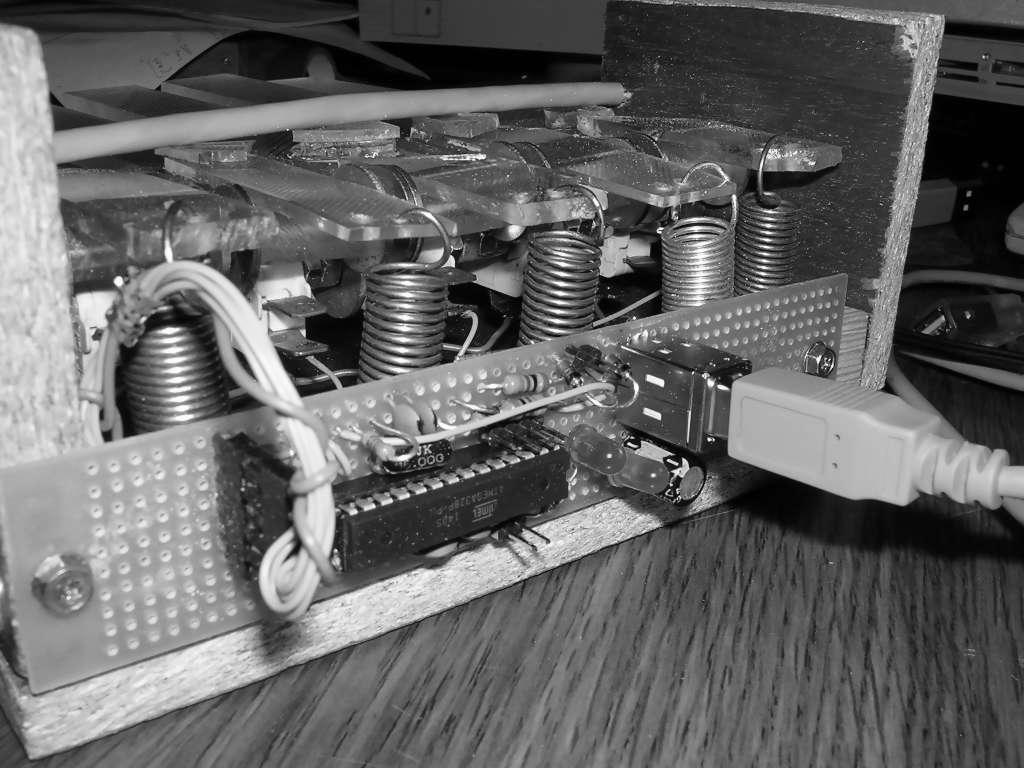zasilania, taktowania, rezystora i kondensatorów, Tłumaczenie pinów Arduino na piny ATMega, odpowiednie podłączenia, Próba na płytce stykowej z układem usuniętym z Arduino, Wykonanie końcowej