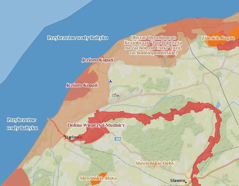 Obszar Chronionego Krajobrazu "Pas Pobrzeża na zachód od Ustki" o pow.6189 ha w odległości 1 km na NW od planowanej turbiny wiatrowej.