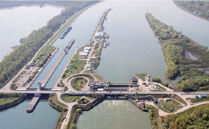 Stopień wodny Iffezheim (Niemcy) Rzeka Ren Wykorzystany potencjał hydroenergetyczny Rejon Ren Ok 85% Przepławka dla ryb: Moc: 2 MW Przepływ: 13