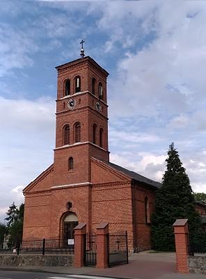 przebudowa miała miejsce w 1980 roku - proboszcz Franciszek Koska zlecił wykonanie nowego wejścia do