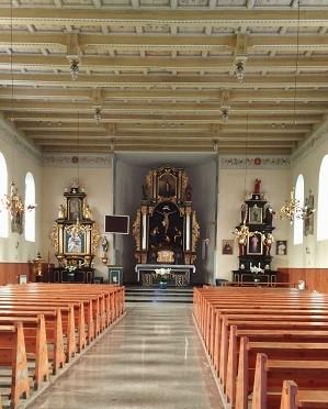 Kościół dziś Unikatowe jest wnętrze kościoła, którego sufit i ściany zdobią piękne kaszubskie wzory