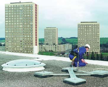 Niemal każdego dnia wykonawcy realizują prace serwisowe i naprawcze na dachach. Co zrobić by mogli je wykonywać w bardziej przyjaznym środowisku?
