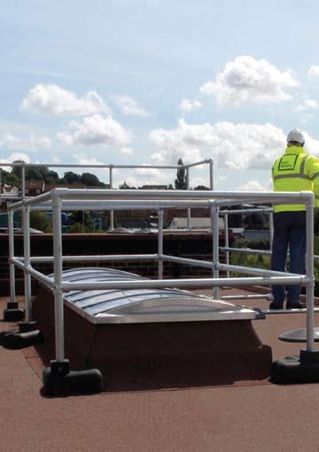Środki ochrony zbiorowej KEEGUARD- system modułowych balustrad wolnostojących nienaruszających poszycia dachu.