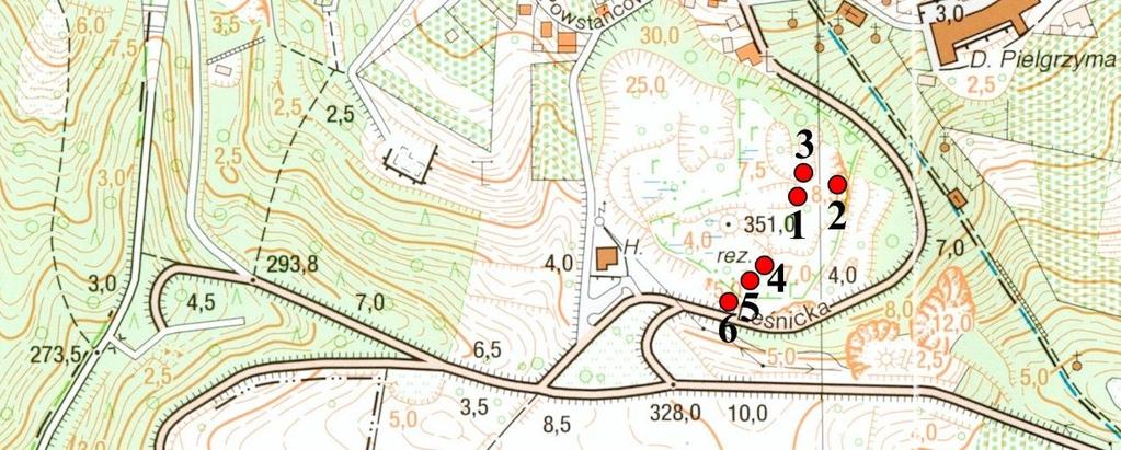 Wapienie średnioławicowe, zalegające pod kątem do 5 o, wykazują beżowe, żółtawe, brunatnawe, szare zabarwienie, organodetrytyczną strukturę oraz zbitą, bezładną teksturę. Drugi obiekt (Rys.