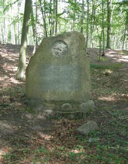 Cmentarz leśny w dawnym Nadleśnictwie Krzywin dal sposób prowadzenia gospodarki leśnej przez niemieckich leśników. Po 1945 r.