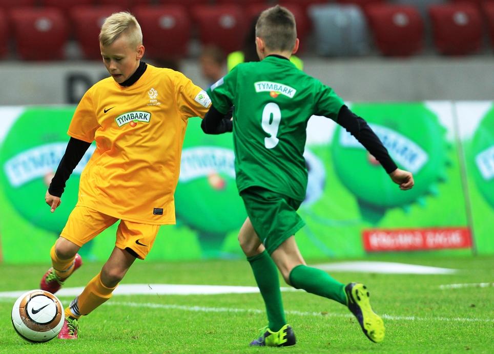 Wiadomości Piątek, 5 września 2014 Startuje XV edycja Turnieju Z Podwórka na Stadion o Puchar Tymbarku Trzy kategorie wiekowe Turniej Z Podwórka na Stadion o Puchar Tymbarku to największa impreza