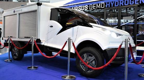 Samochód elektryczny W dniu 28 kwietnia zadebiutował samochód elektryczny URSUS ELVI stworzony we współpracy ze spółką H. Cegielski Poznań S.A.
