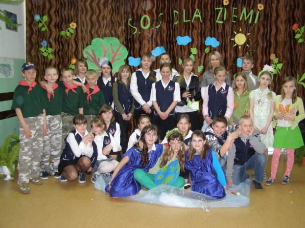 Święto Ziemi 22 kwietnia odbył się apel z okazji Święta Ziemi przygotowany przez uczniów należących do Ligii Ochrony Przyrody pod opieką p. Ewy Mular.