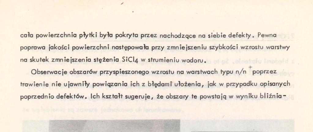 Obszary przyspieszonego wzrostu nie związane z błędami ułożenia a/pow.30x b/ pow.100x /kontr, interf.