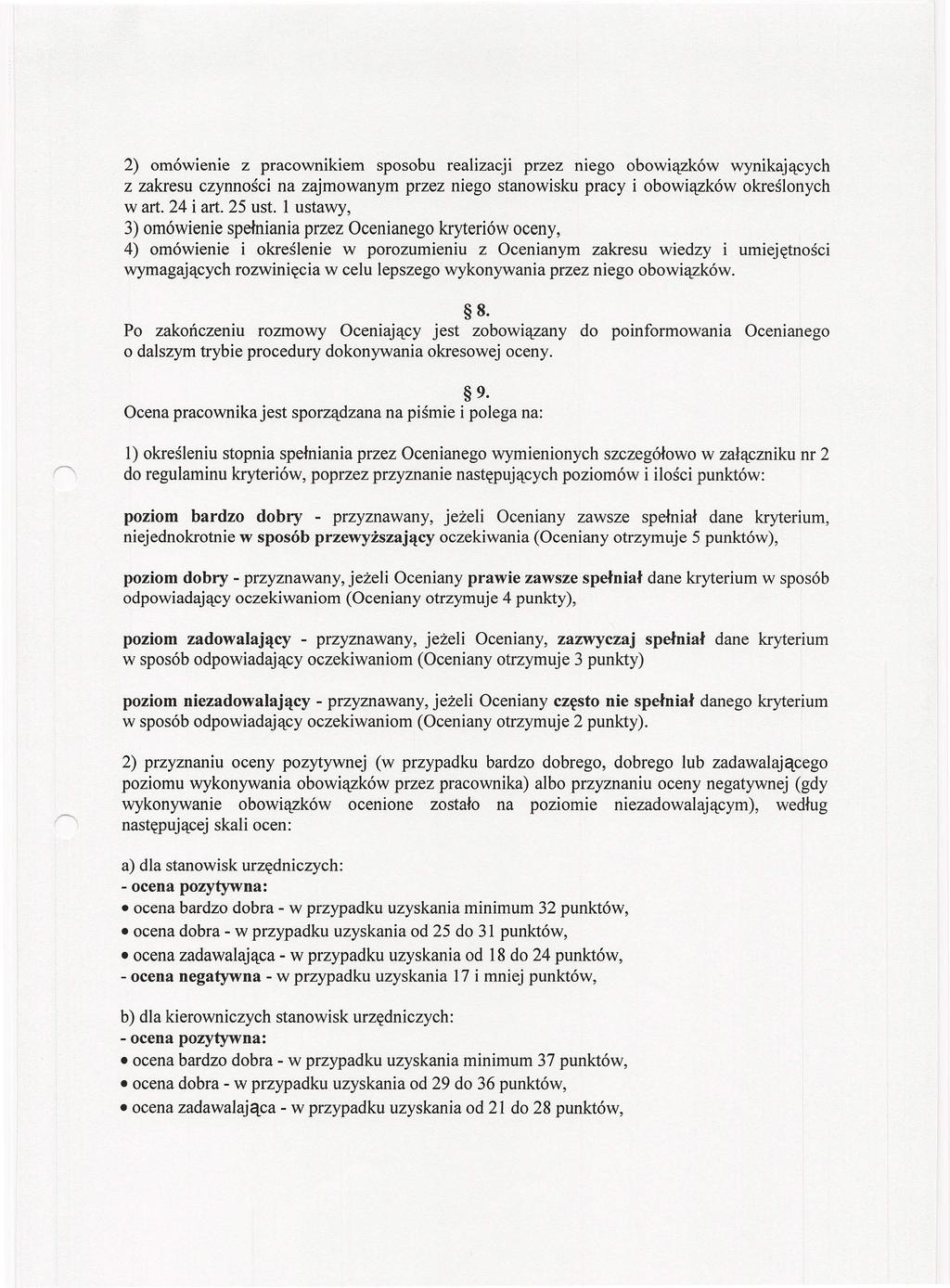 2) omówienie z pracownikiem sposobu realizacji przez niego obowiązków wynikających z zakresu czynności na zajmowanym przez niego stanowisku pracy i obowiązków określonych wart. 24 i art. 25 ust.