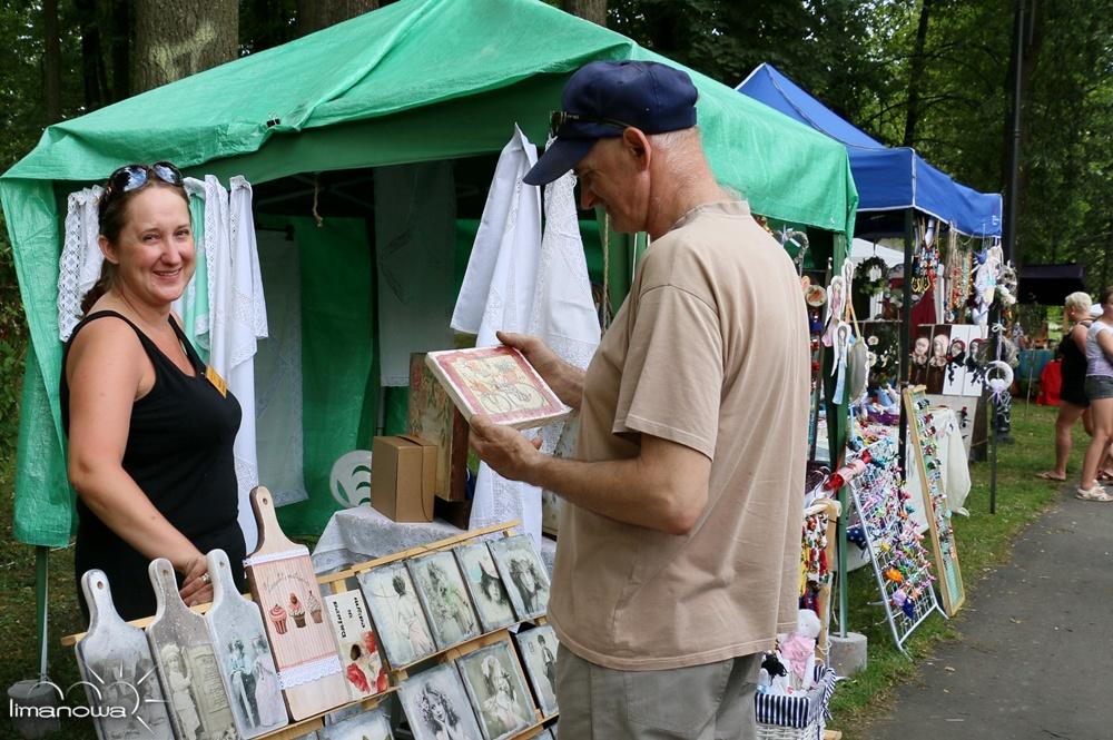 Na terenie parku w sektorach rzemieślników historycznych i obozie historycznym, każdy uczestnik będzie mógł obserwować, a także brać udział w pracach rzemieślników prezentujących nieistniejące lub