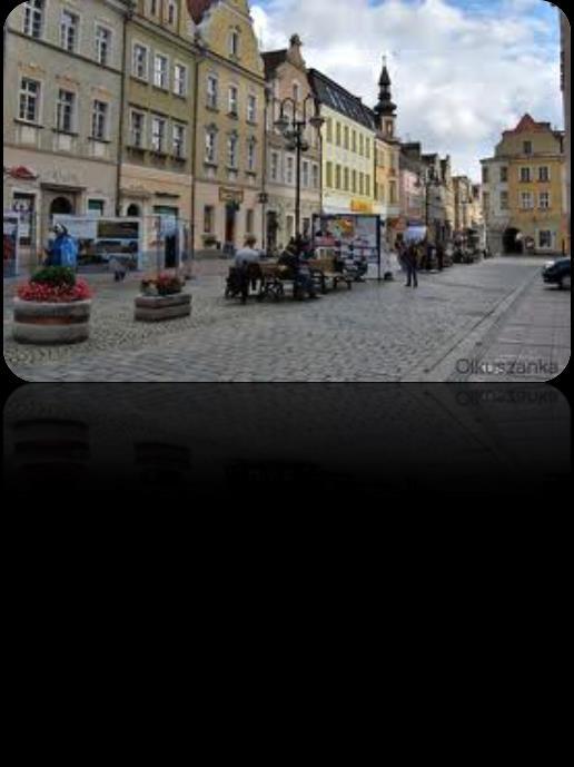 DZIEŃ 2 Proponowane atrakcje: Rynek Rynek w Opolu Rynek w Opolu zachował średniowieczny kształt,