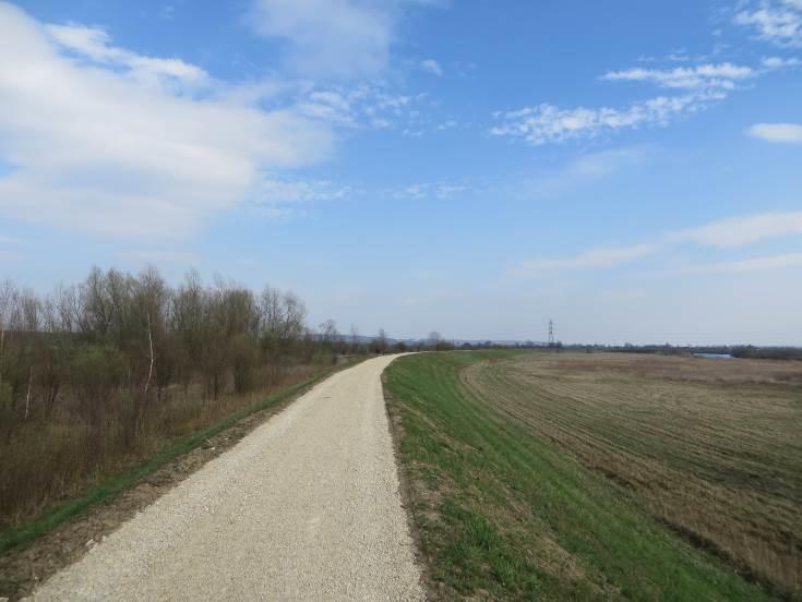 Powiat chrzanowski, gmina Zator Trasa rowerowa prowadzona po wale, km ok.