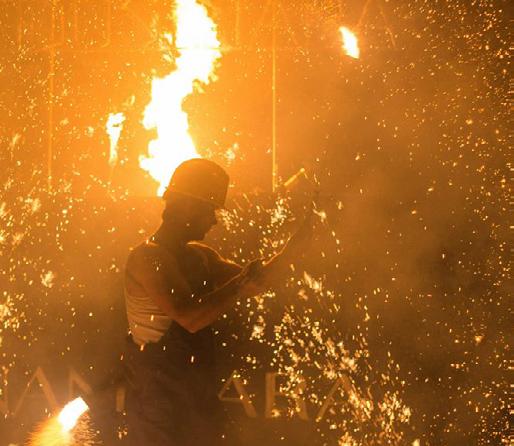 Cennik Teatr Ognia Palimy się do pracy 9 Wersja 4 osobowa (19 minut) 2500 zł netto (+23% Vat) Wyjątkowa gra aktorska, duża ilość pirotechniki scenicznej, wyjątkowe płonące rekwizyty dedykowane sztuce