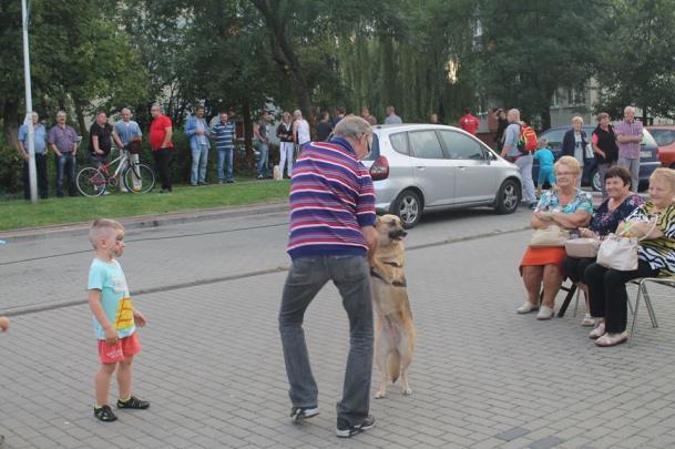 Przy pięknej słonecznej pogodzie skorzystali z możliwości pływania rowerem wodnym, skakania na trampolinie bungee, brali udziału w dyscyplinach sportowych.