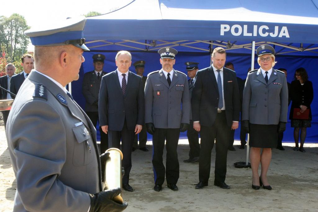 Policji w Rejowcu Fabrycznym odbyły się dzisiaj o godz. 12: 00. Zgromadzonych gości powitał nadinsp. Paweł Dobrodziej Komendant Wojewódzki Policji w Lublinie.