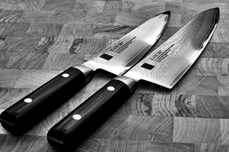 oryginalności NOŻE JAPOŃSKIE ZE STALI DAMASCEŃSKIEJ Nóż Sashimi 85024 24 810,00 Stal damasceńska wykuwana w Japonii Nóż Sashimi 85021 21 760,00 Stal