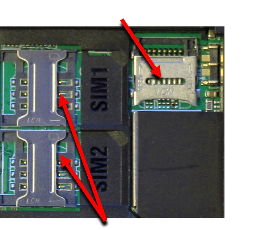Włóż kartę SIM stroną ze złotymi stykami skierowaną w dół, w taki sposób, w jaki wytłoczona jest wnęka.