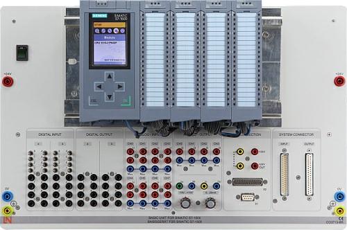 Pos. nazwa produktu Bestell-Nr. Anz. 1 SIMATIC S7-1516-3 PN/DP 32 DE, 32 DA, 8 AE, 4 AA, 24V / 6 A power supply CO3713-8R 1 The training system for PLC equipment from the SIMATIC S7-1500 series.