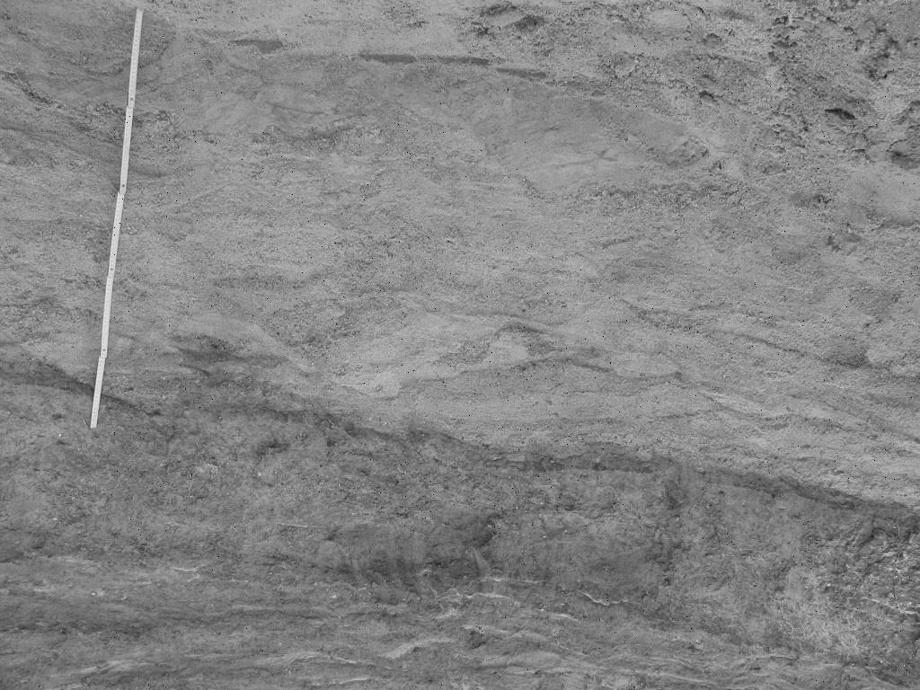 Fot. 1. Piaski, wiry i mu³ki serii fluwioglacjalnej (stanowisko 1, rys. 4) Photo. 1. Sands, gravel and muds of outwash deposits (outcrop 1, Fig.