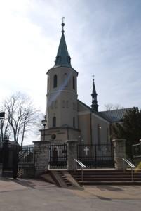 kościelnych przeniesiono go do tutejszego kościoła. Fotografia 4. Kościół Parafialny w Przegini pw. Zbawiciela i św.