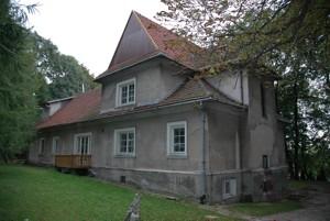 Sołectwo Łazy Dwór w Łazach (obecnie Szkolne Schronisko Młodzieżowe) Jedyny zachowany na terenie gminy dwór ziemiański.