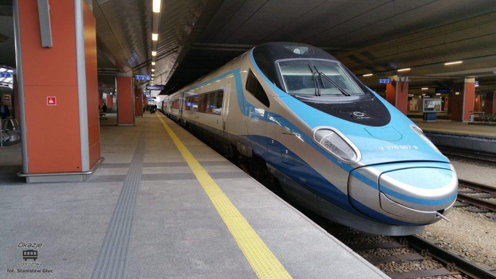 Jak widać już wtedy pociąg budził wielkie emocje. Planowane czasy przejazdu Kraków Warszawa 1h 50min, Kraków Gdańsk 4h brzmiały pięknie i jak na tamte czasy bardzo odważnie.